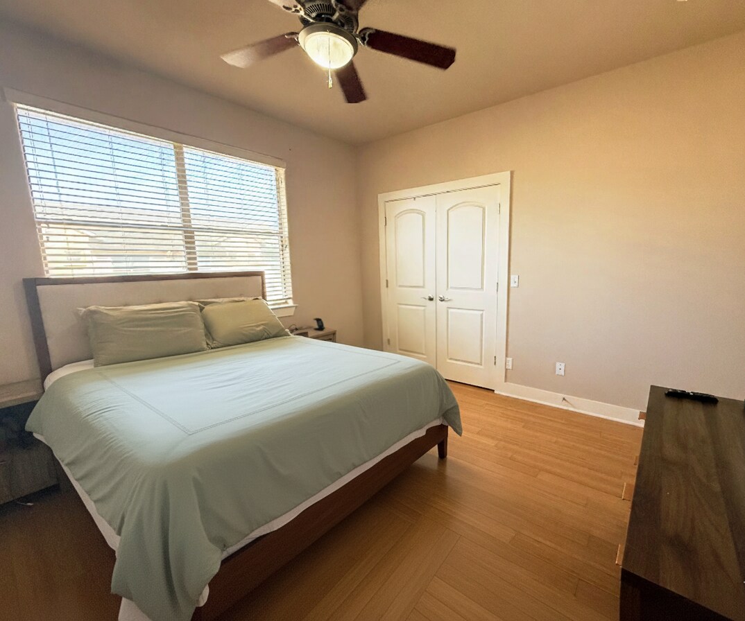 Building Photo - 13420 Lyndhurst St