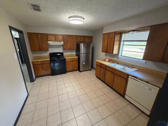 Building Photo - 3109 Dundee Rd