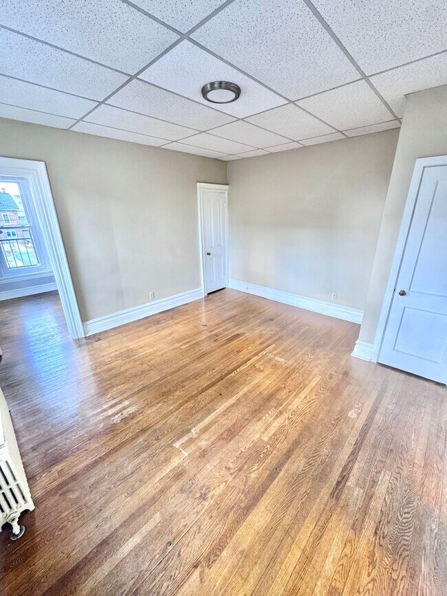 Building Photo - 449 Chestnut St