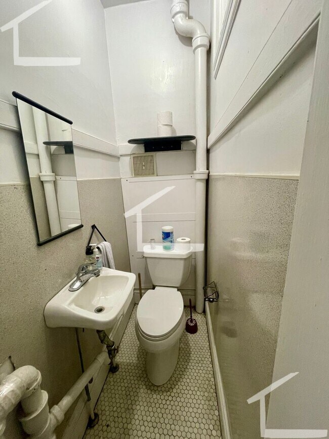 Building Photo - 9/1 Oversized 5BR near BU, Longwood, Kenmo...