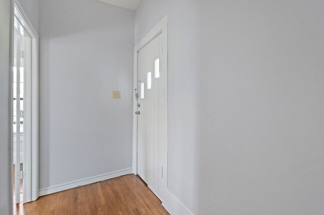 Building Photo - 516 Mill St