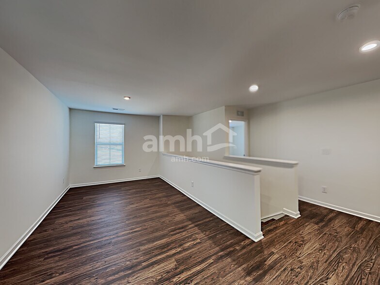 Building Photo - 5018 Twin River Dr