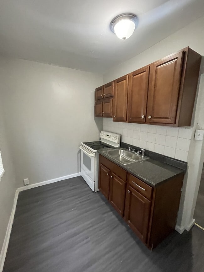Building Photo - 3033 Fontain St