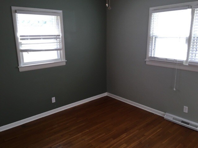 Building Photo - 3 Bedroom Home on Quiet Street Southwest, ...