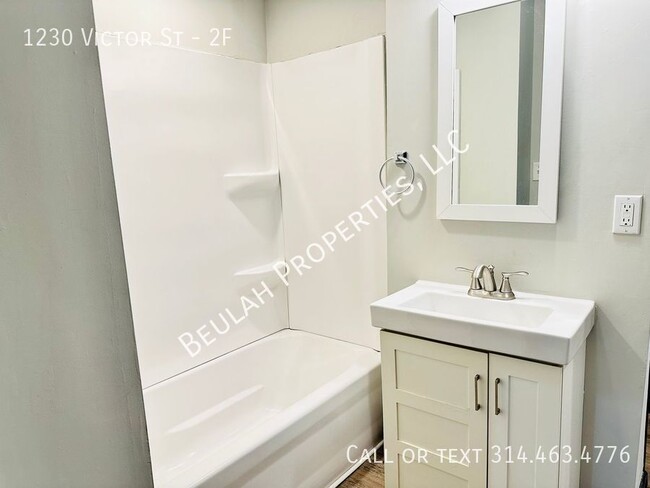 Building Photo - Newly Renovated 2BD/2BA in Walkable Soulard