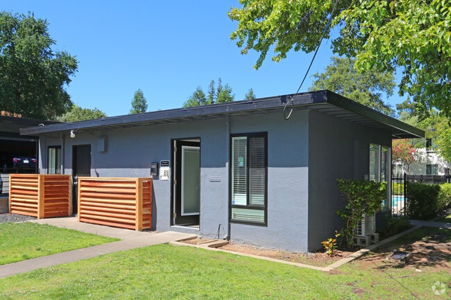 Primary Photo 9 - Olive Square Apartments