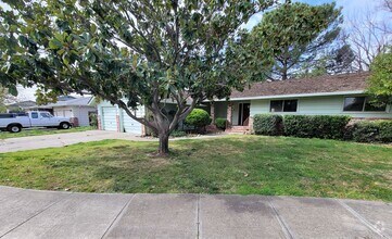 Building Photo - Spacious 3/2 Home Located in the Stanmar c...