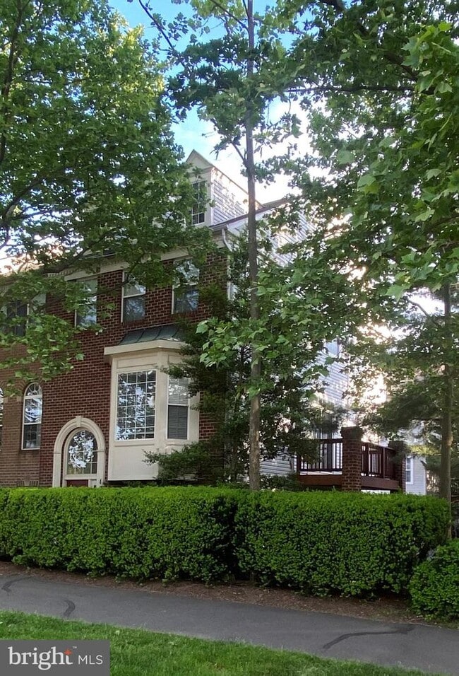 Building Photo - 4070 Fountainside Ln