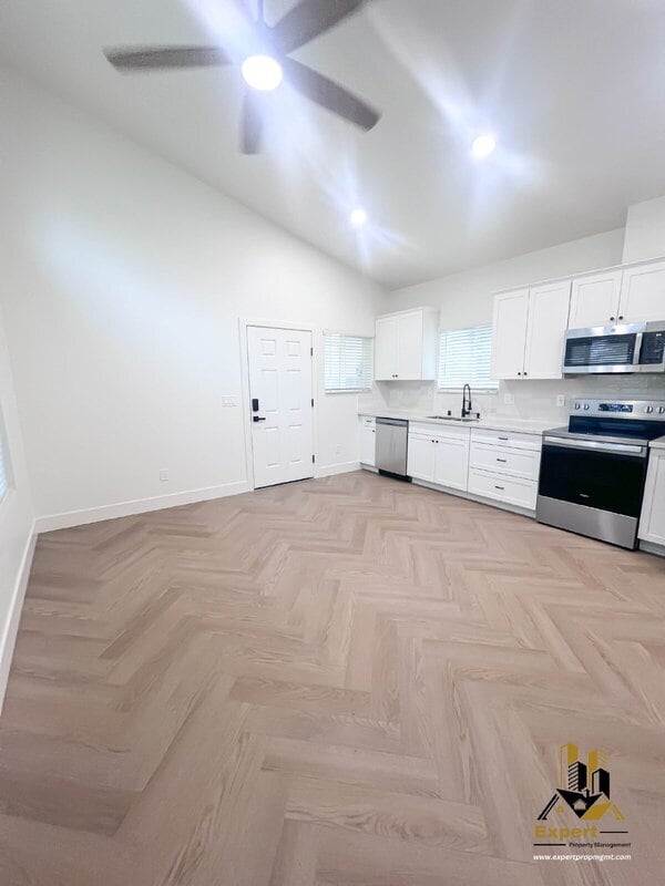 Building Photo - 125 B St