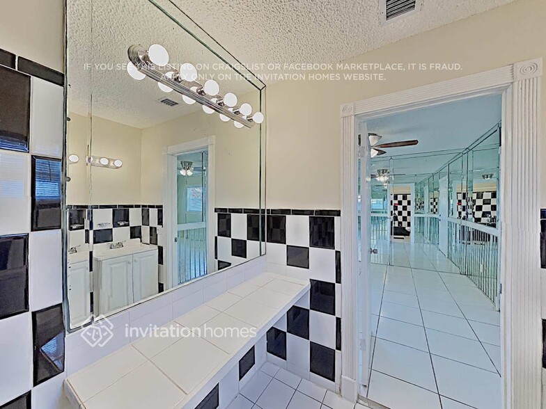 Building Photo - 13933 Madison St