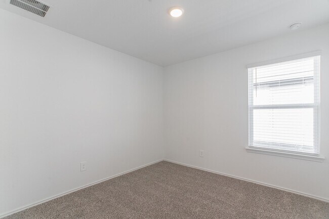 Building Photo - 24314 Pebble Cres Ln