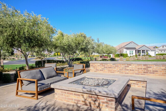 Building Photo - 11353 N Luckenbach St