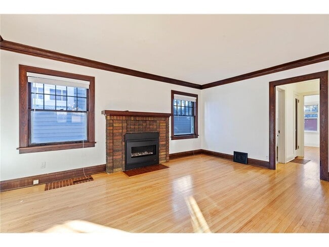 Building Photo - 445 Upton Ave S