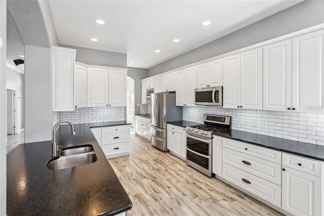 Building Photo - 428 Islebay Dr