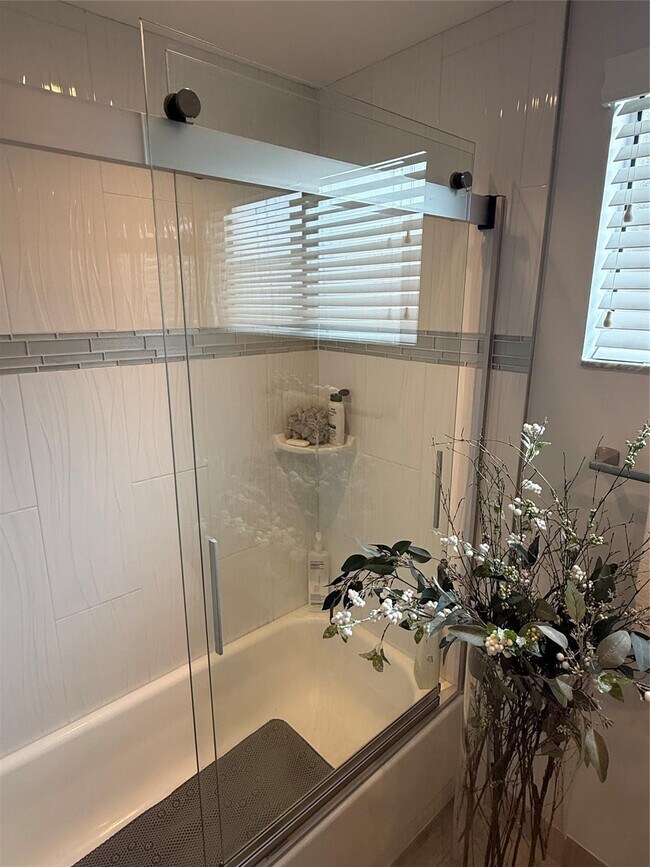 Building Photo - 15126 Ashland St