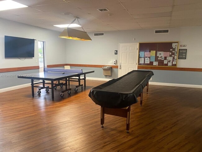 Building Photo - 412 Briarwood Cir