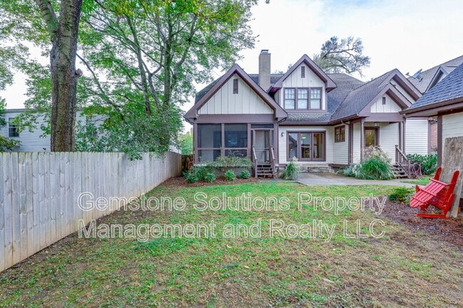 Building Photo - 210 38th Ave N