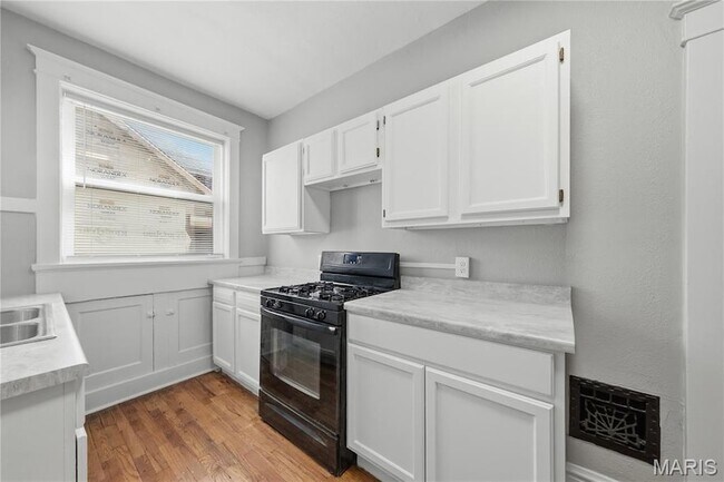 Building Photo - 4643 Evans Ave