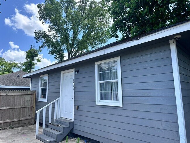Primary Photo - 8507 Lockwood Dr