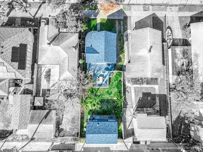 Building Photo - 3811 Avenue O