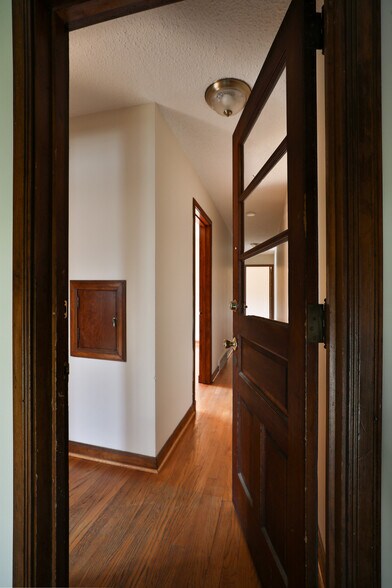 Building Photo - 3248 Indianola Ave