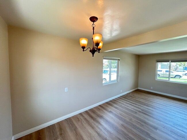 Building Photo - Beautifully Upgraded 3 Bed 2.5 Bath Home i...