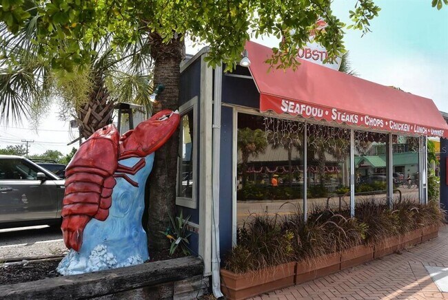 Building Photo - 4140 Central Sarasota Pkwy