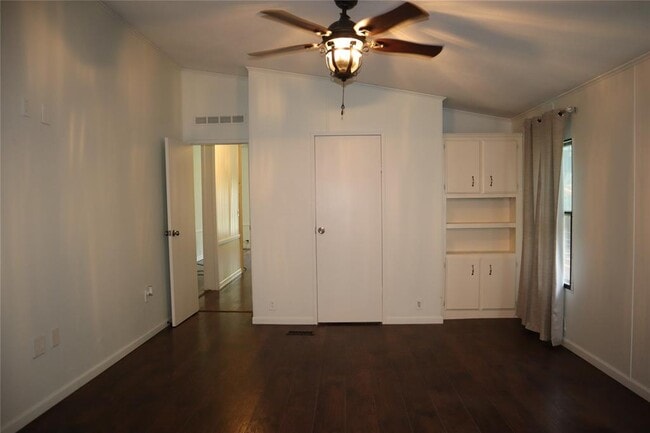 Building Photo - 153 Woodway Dr