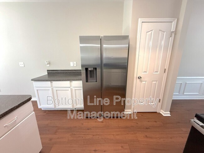 Building Photo - 5622 Wallace Cabin Dr