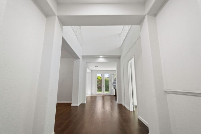 Building Photo - 991 Zephyr Ct