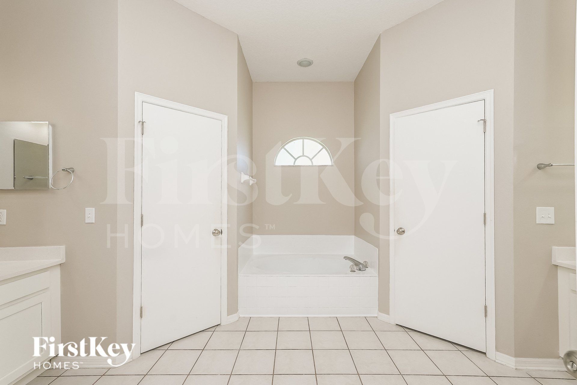 Building Photo - 9712 Glenpointe Dr