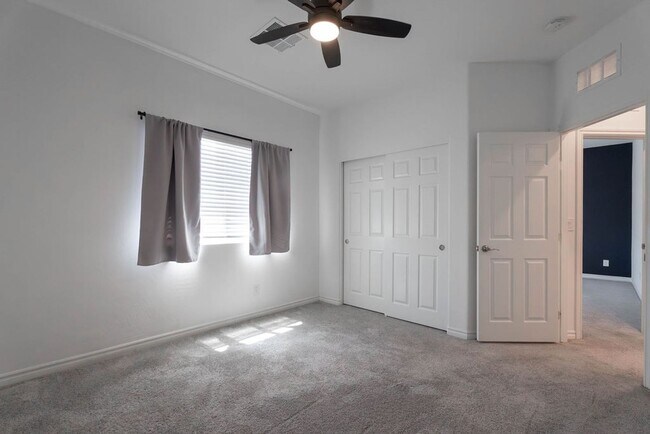 Building Photo - 7126 Calvert Cliffs St