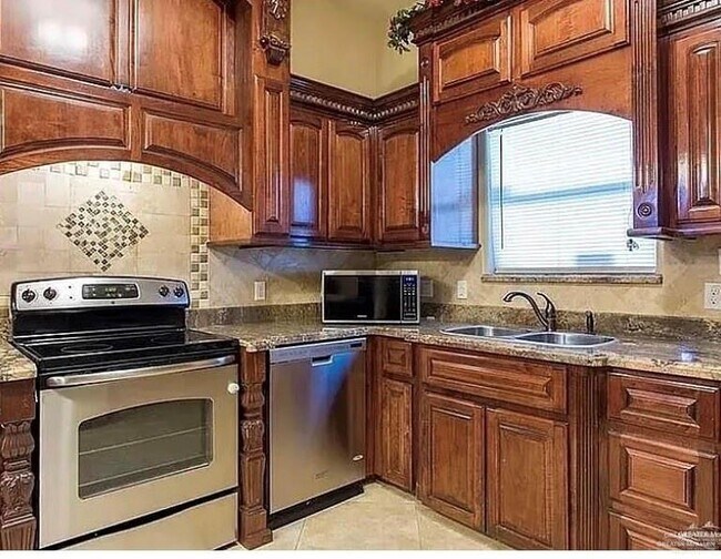 Building Photo - 6 Fairmont Ave