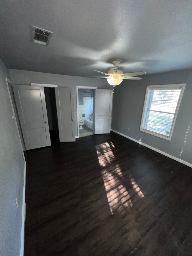 Building Photo - 4517 Bullen St