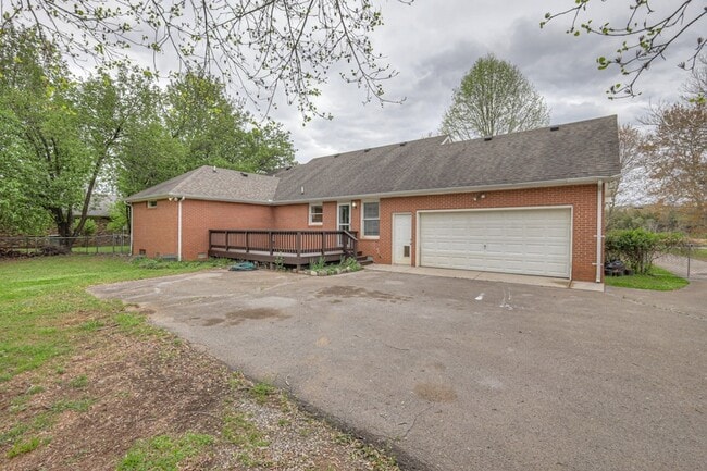 Building Photo - 5020 Old Salem Rd