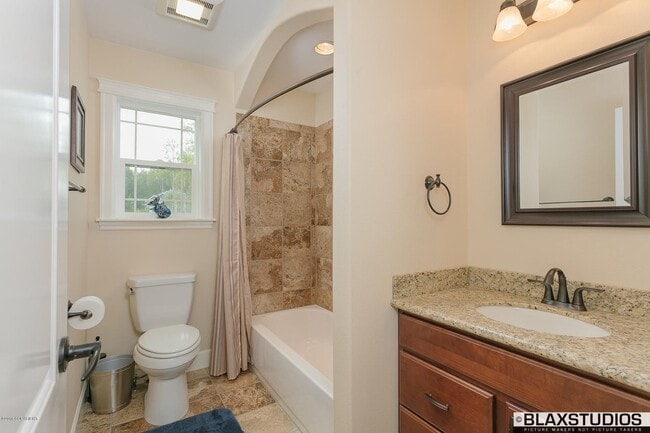 Building Photo - 6149 N Kettle Dr