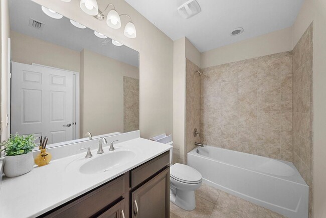 Building Photo - Newer-construction 3-bedroom, 2-bath home in Fort Myers