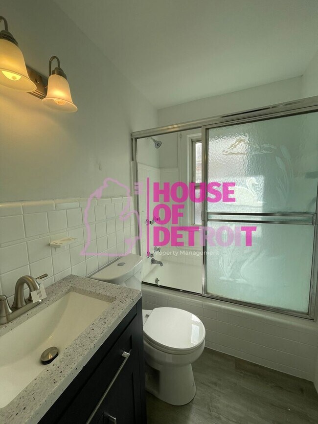 Building Photo - SECTION 8 ONLY | 4 BEDROOM | 3 BATH | FREE...