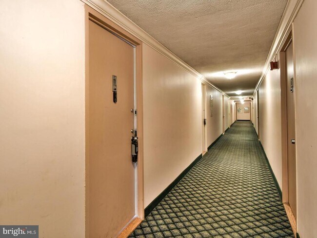 Building Photo - 10201 Grosvenor Pl