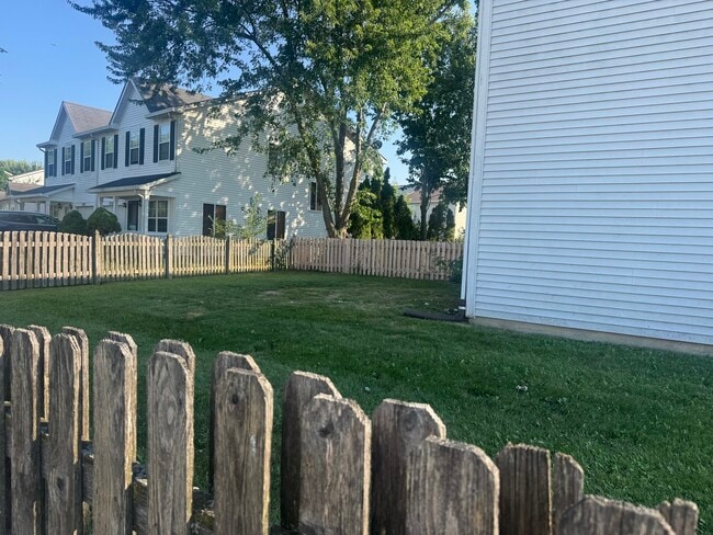 Building Photo - 277 Richmond Dr