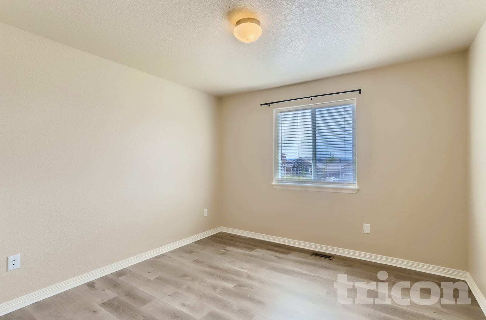 Building Photo - 688 Arches Ct