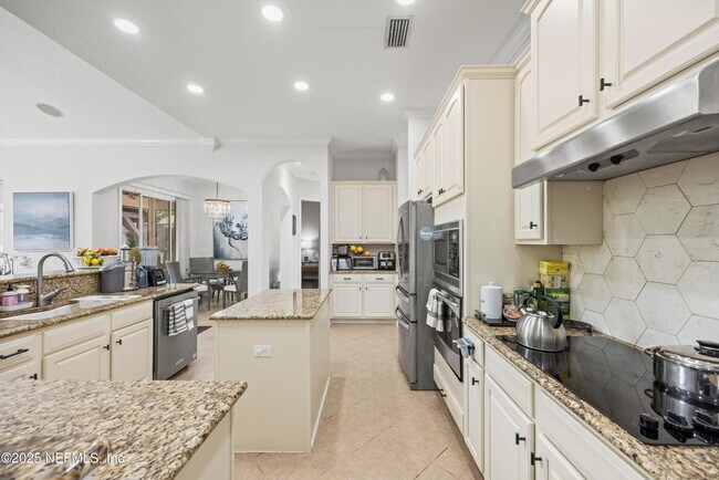 Building Photo - 552 Saddlestone Dr