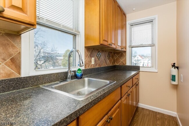 Building Photo - 182 Pierre Ave