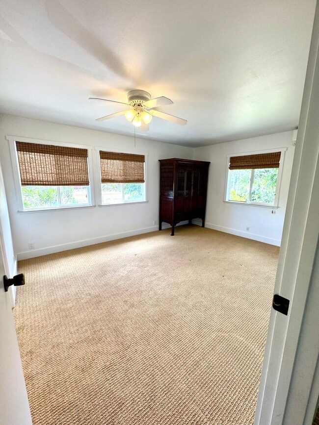 Building Photo - Newly Renovated 3/3 Home in Waialua
