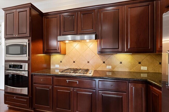 Building Photo - 5502 Lunia Ln