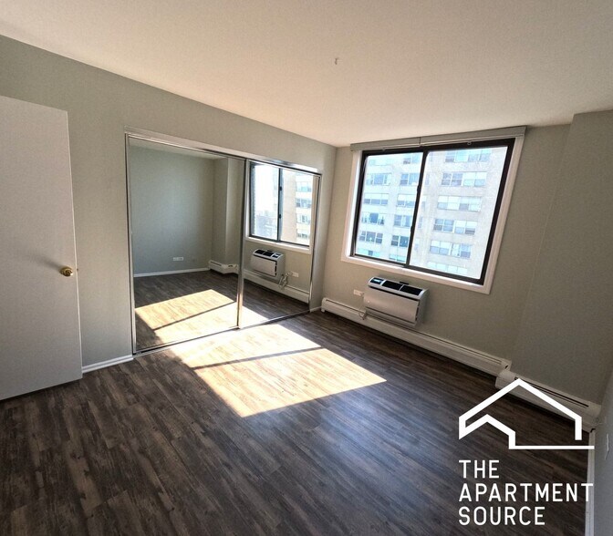 Building Photo - 6325 N Sheridan Rd