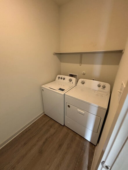 Building Photo - 305 Fremont Dr