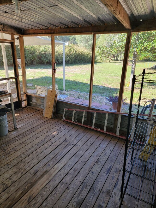 Building Photo - Peaceful 3/1 on over an Acre in Inverness!!!