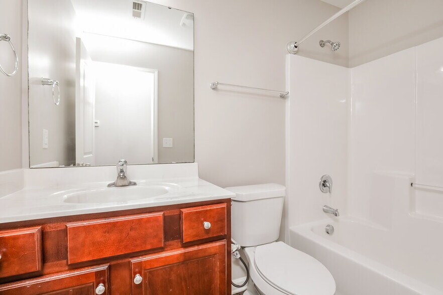Building Photo - 934 Lakemont Dr