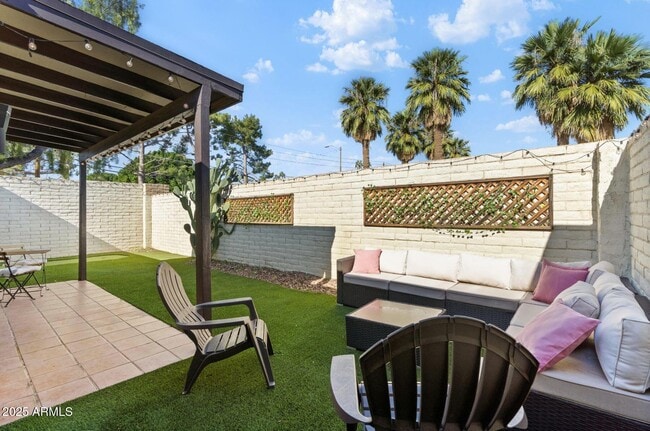 Building Photo - 7802 E MacKenzie Dr